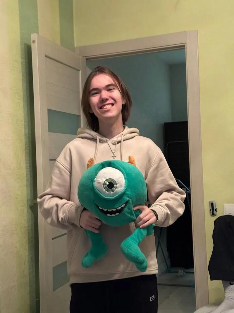 BLG庆祝Elk选手LPL登场五周年：愿展宏图，闪耀在金色的雨中