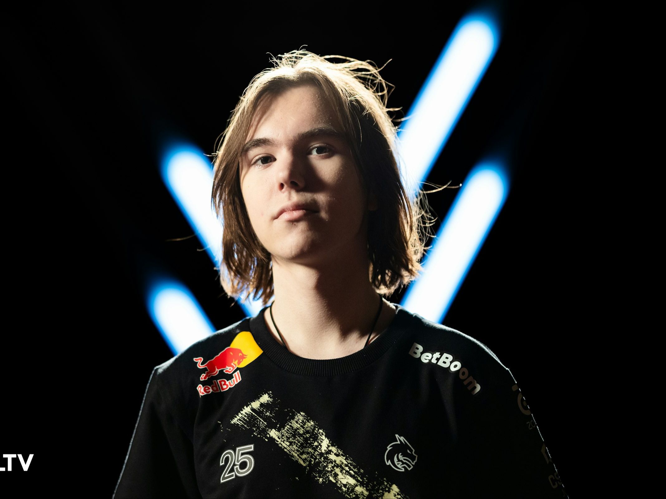 Mouz 晋级 2025 年 BLAST Open 春季总决赛，击败 Eternal Fire 。